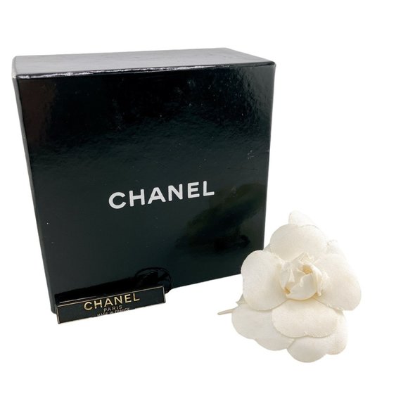 CHANEL Brooch Corsage Camellia White - Picture 1 of 9